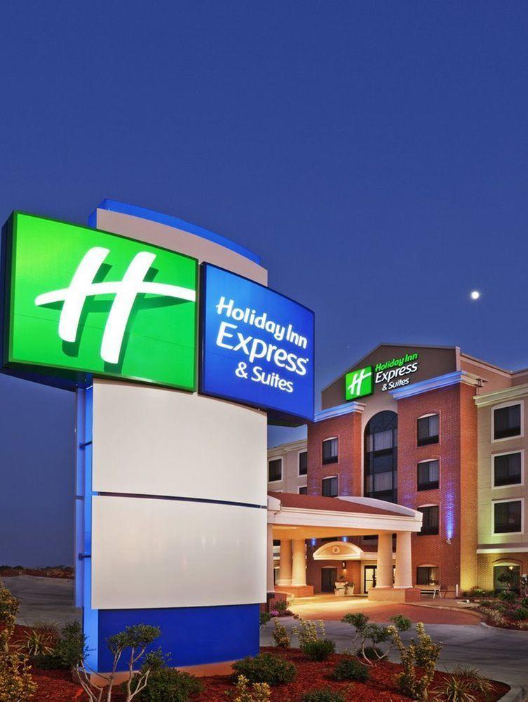 Holiday Inn Express & Suites Bakersfield Airport, An Ihg Hotel Exterior photo